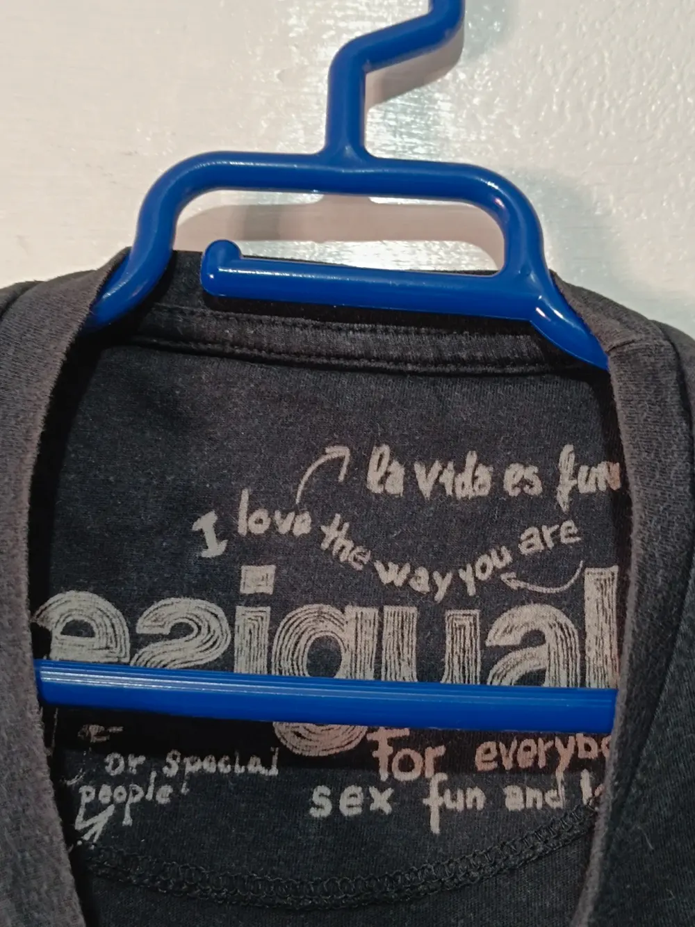 Camiseta Desigual Negra - Símbolo de la Paz / Graffiti - Talla XL (Sirve para L), foto 4