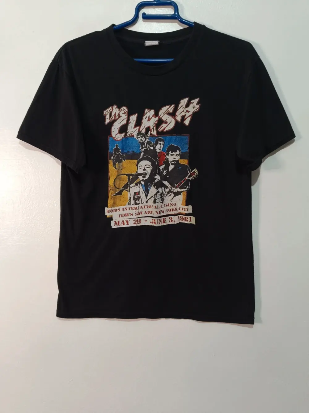 Camiseta The Clash "Bonds International Casino New York 1981" - Talla S