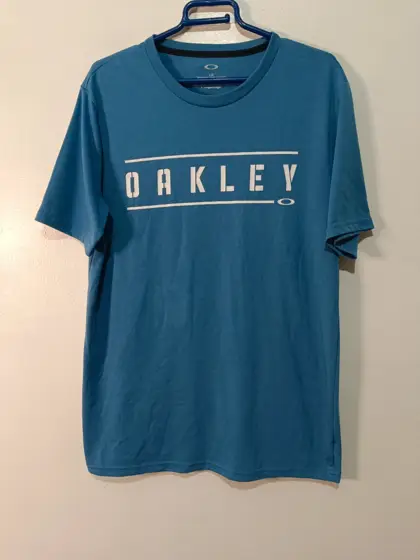 Camiseta Oakley Regular Fit Azul – Talla L (Tejido Técnico Hydrolix)