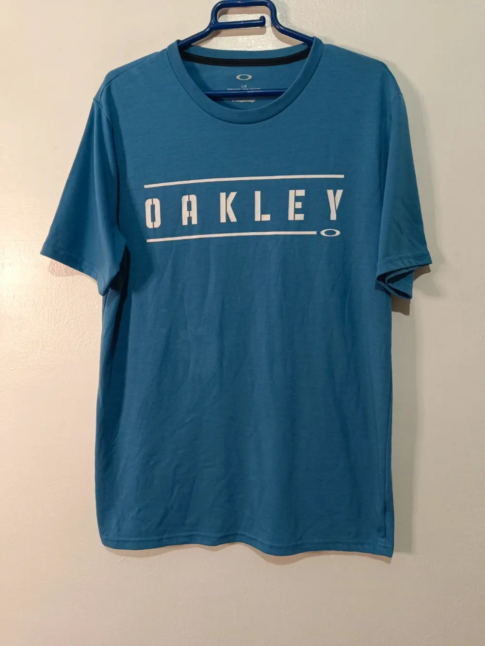 Camiseta Oakley Regular Fit Azul – Talla L (Tejido Técnico Hydrolix)
