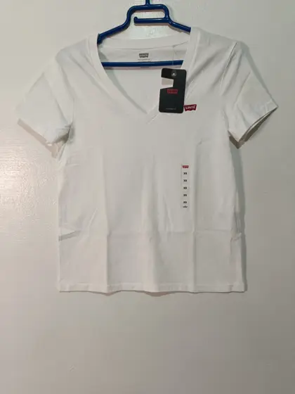 Camiseta Levi's Perfect Vneck talla XS ver medidas