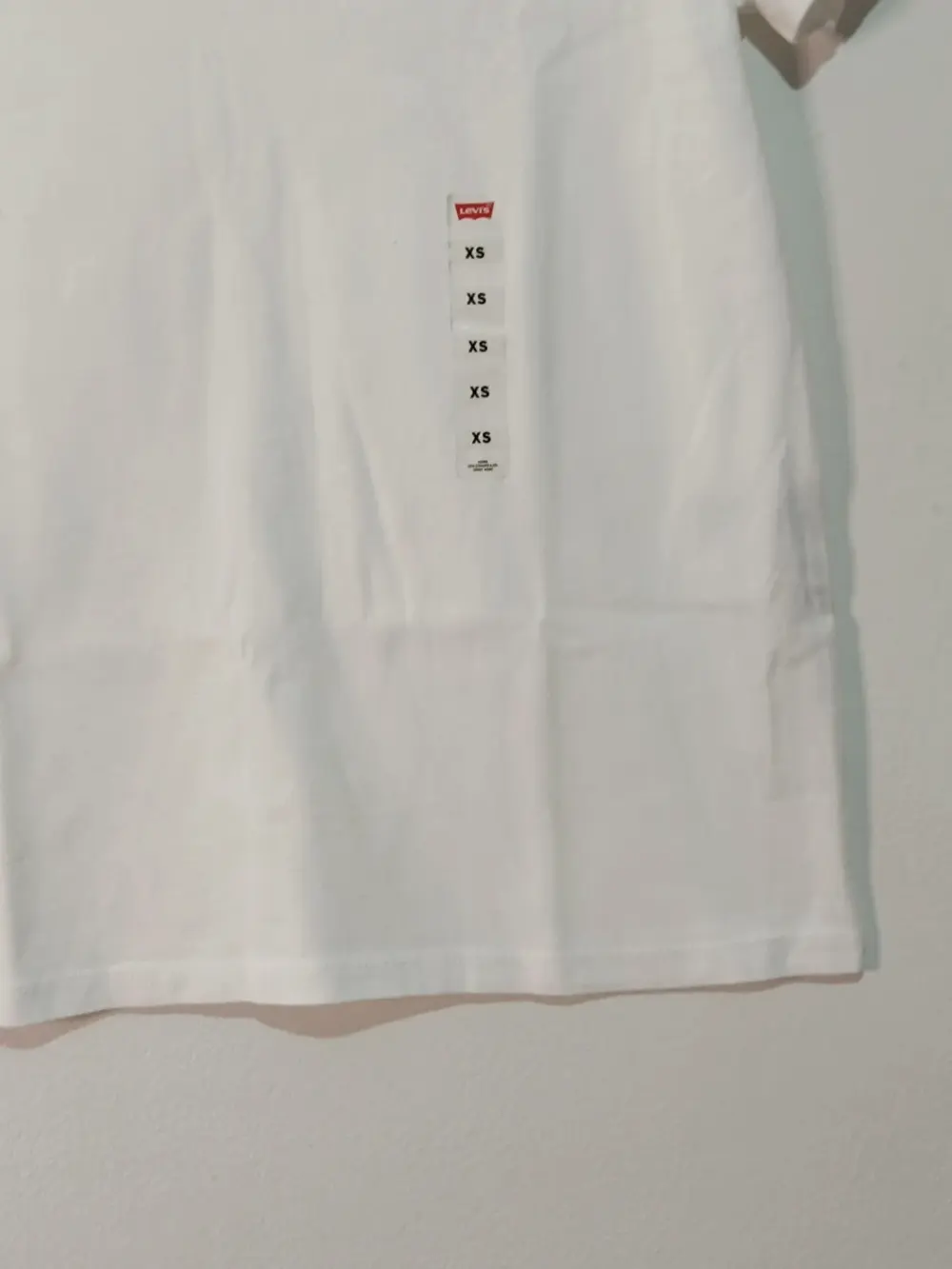 Camiseta Levi's Perfect Vneck talla XS ver medidas, foto 2