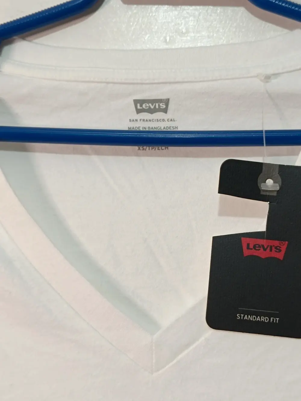 Camiseta Levi's Perfect Vneck talla XS ver medidas, foto 5