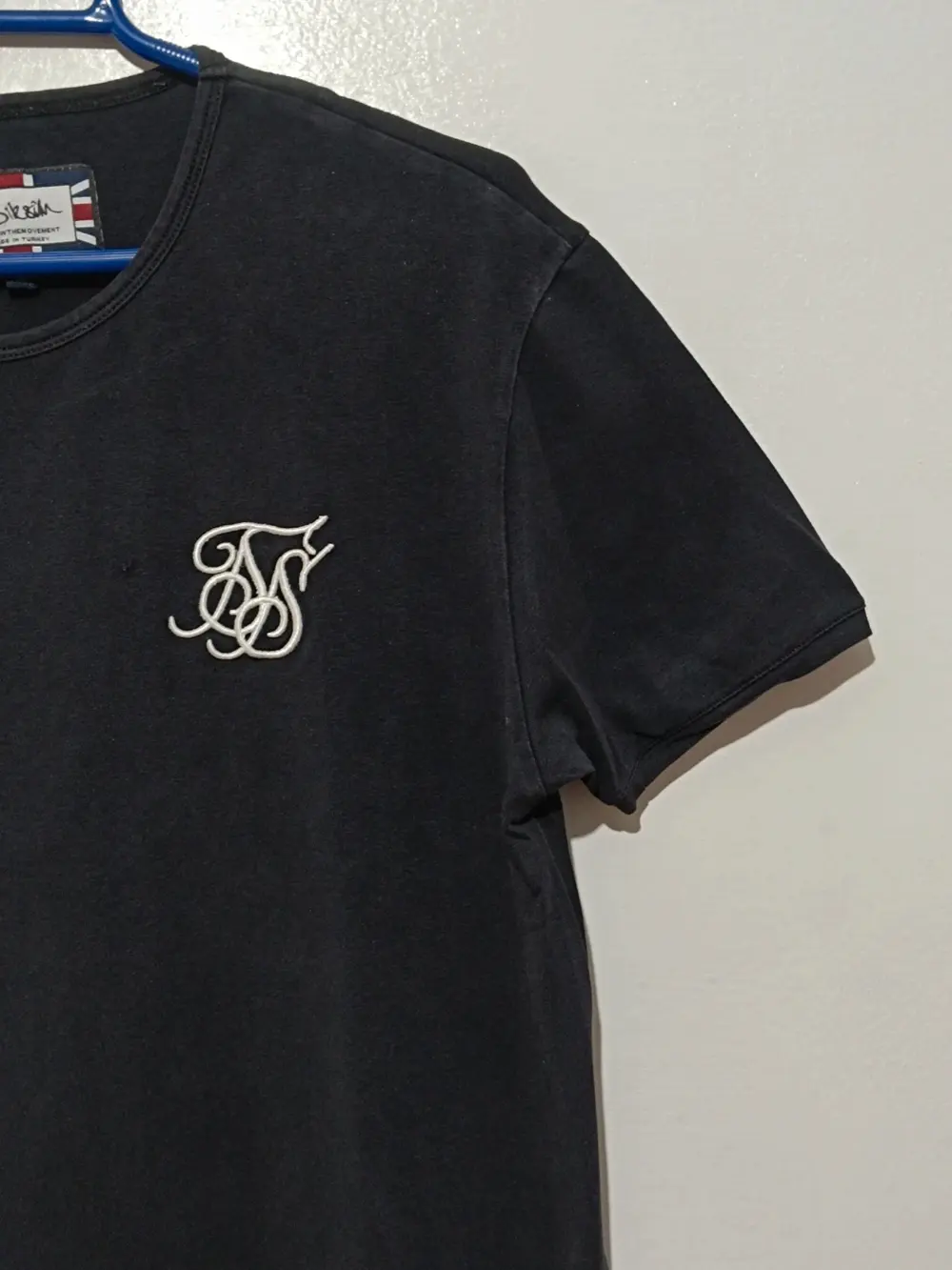 Camiseta SikSilk Negra Bajo Curvo Talla M Logo Bordado, foto 2