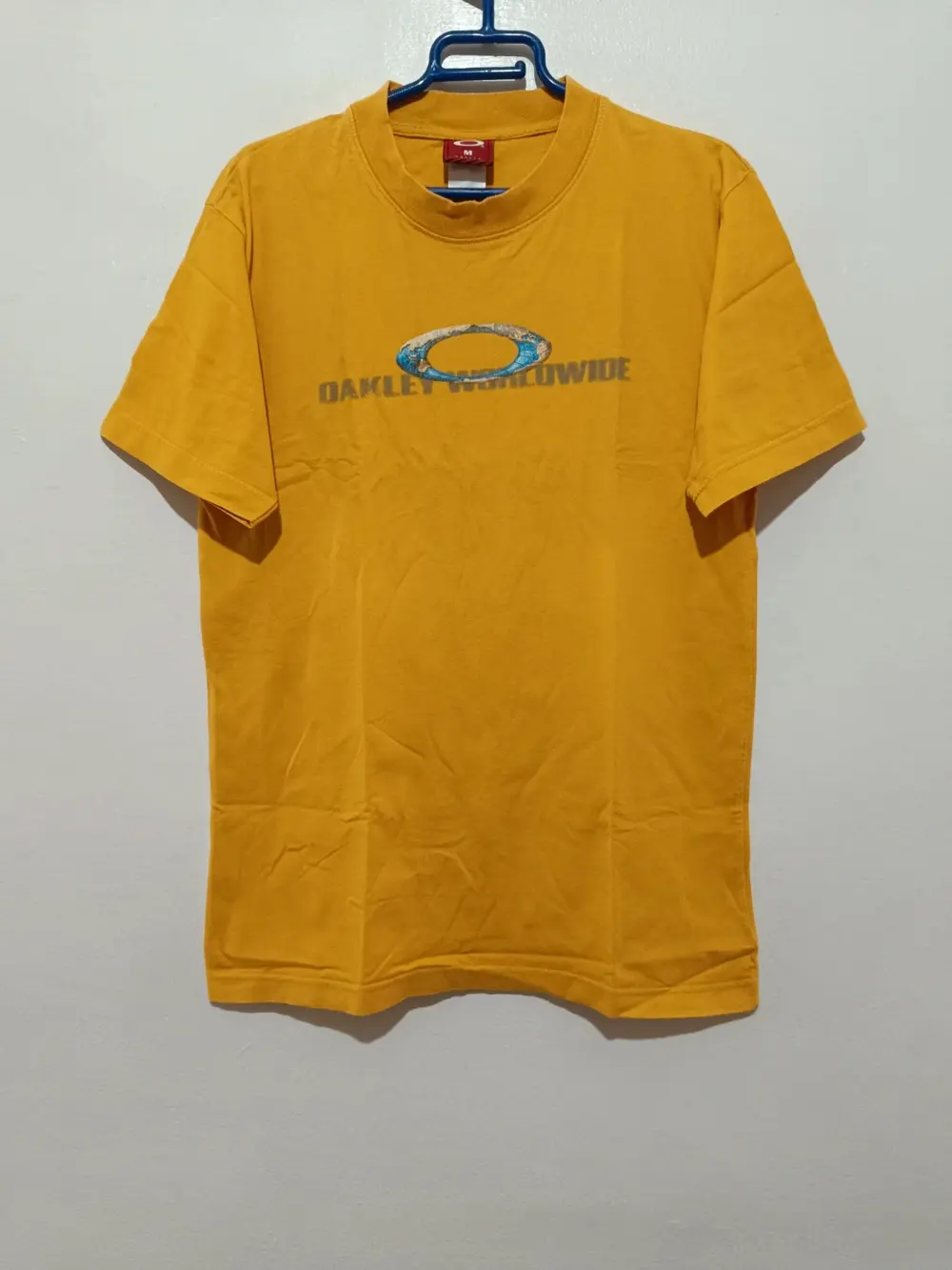 Camiseta vintage Y2K Oakley worldwide earth talla M