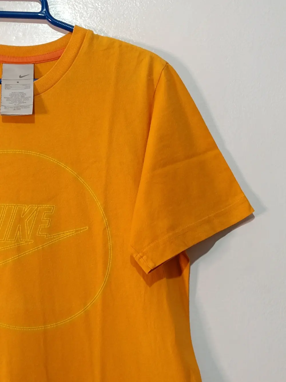 Camiseta Nike Sportswear Logo Bordado Tonal Naranja Mostaza- Talla S, foto 3