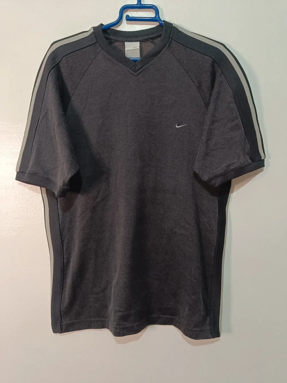 Camiseta Nike vintage y2k gris marengo cuello V talla M