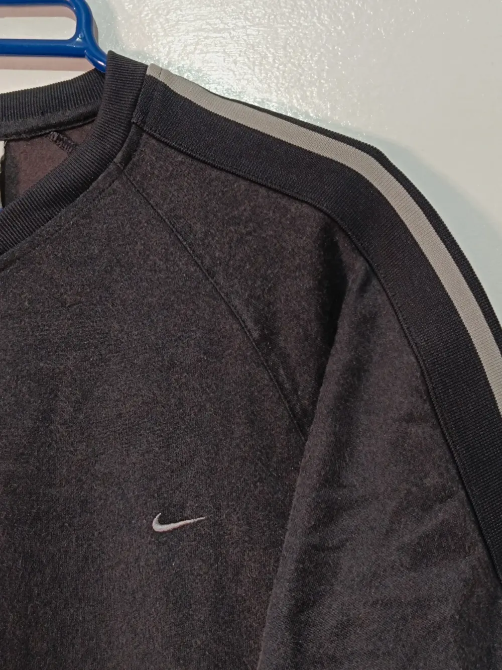 Camiseta Nike vintage y2k gris marengo cuello V talla M, foto 3