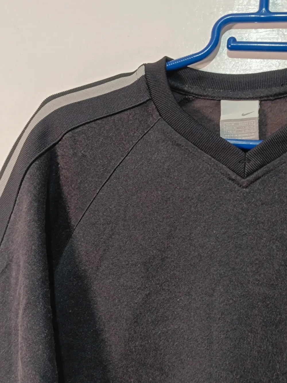 Camiseta Nike vintage y2k gris marengo cuello V talla M, foto 4