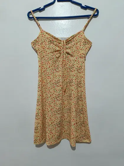 Vestido corto de tirantes floral amarillo easy wear talla xs