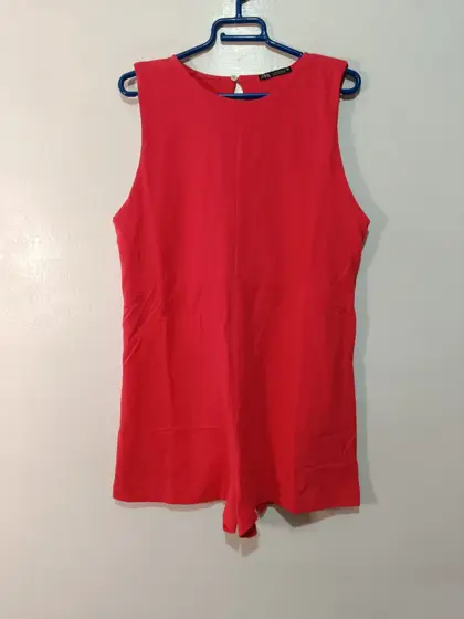 Mono corto zara rojo sin mangas talla M