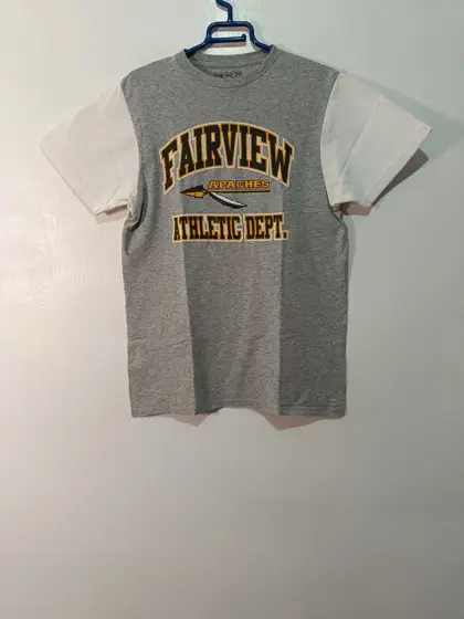 Camiseta vintage Fairview Apaches Adidas gris blanca talla M sirve para S ver medidas
