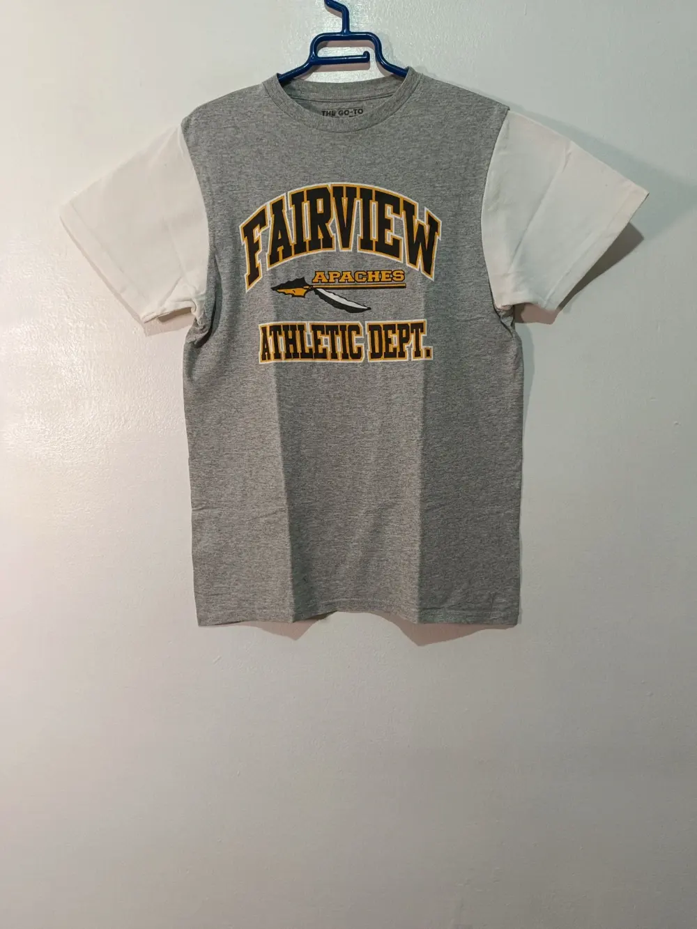 Camiseta vintage Fairview Apaches Adidas gris blanca talla M sirve para S ver medidas