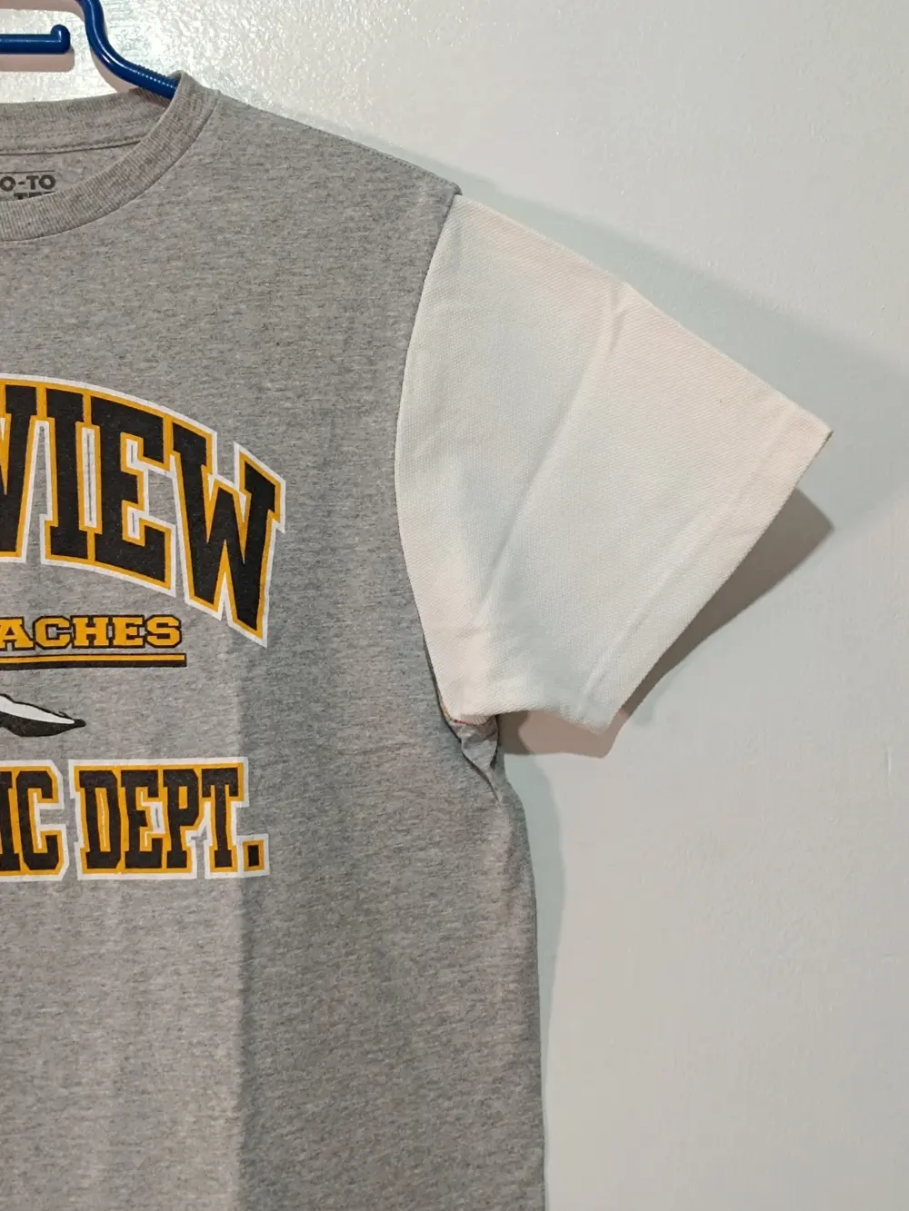 Camiseta vintage Fairview Apaches Adidas gris blanca talla M sirve para S ver medidas, foto 2