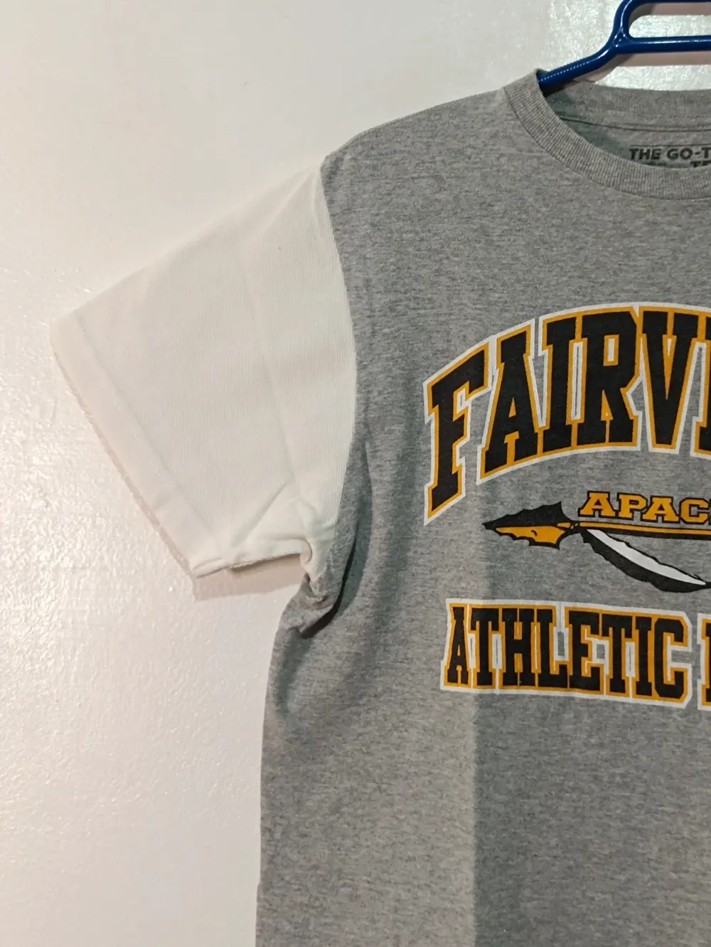 Camiseta vintage Fairview Apaches Adidas gris blanca talla M sirve para S ver medidas, foto 3