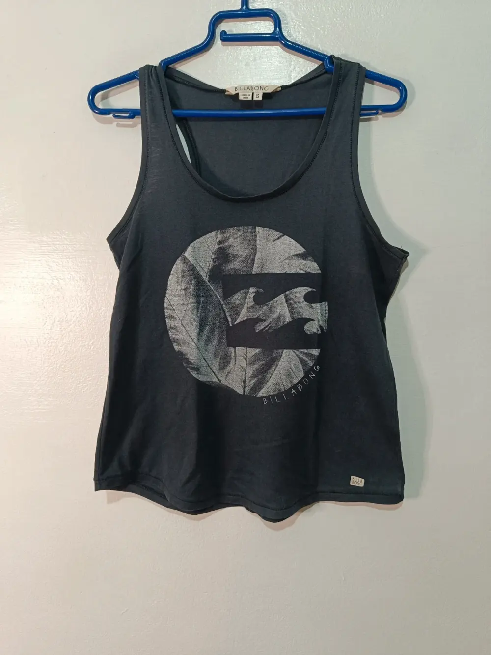 Camiseta de tirantes Billabong (Logo gráfico) talla S ver medidas