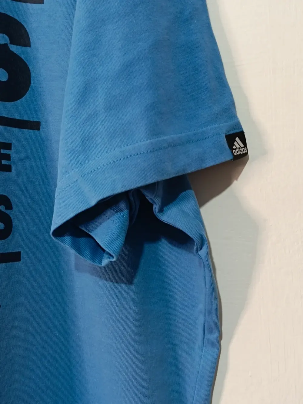 Camiseta Adidas "The Brand With The Three Stripes" talla XL ver medidas, foto 2