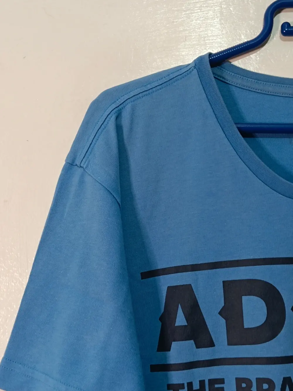 Camiseta Adidas "The Brand With The Three Stripes" talla XL ver medidas, foto 4