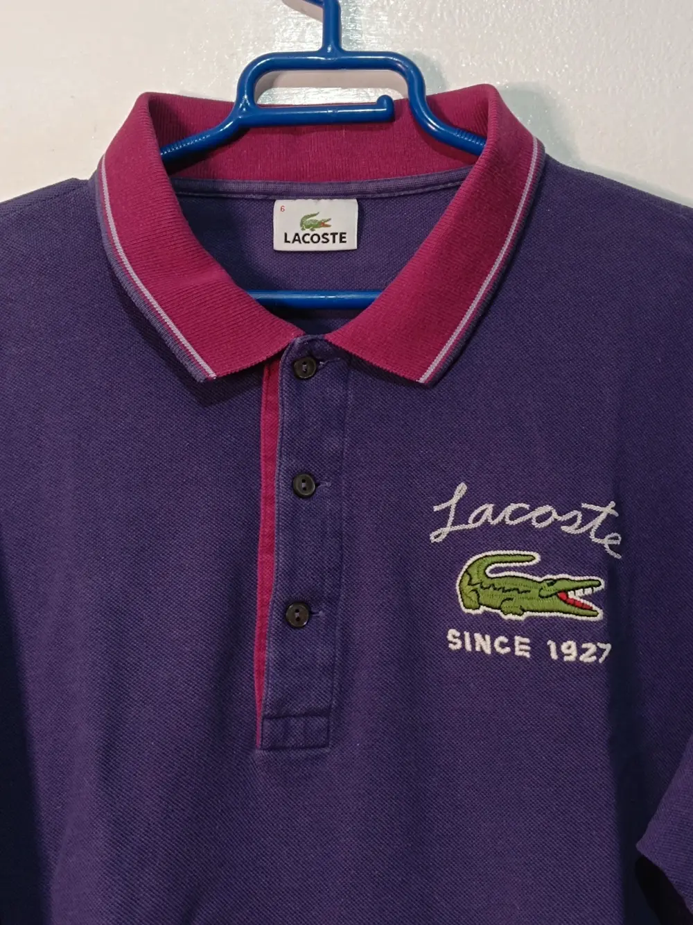 Polo Lacoste "Since 1927" Morado talla XL ver medidas, foto 4