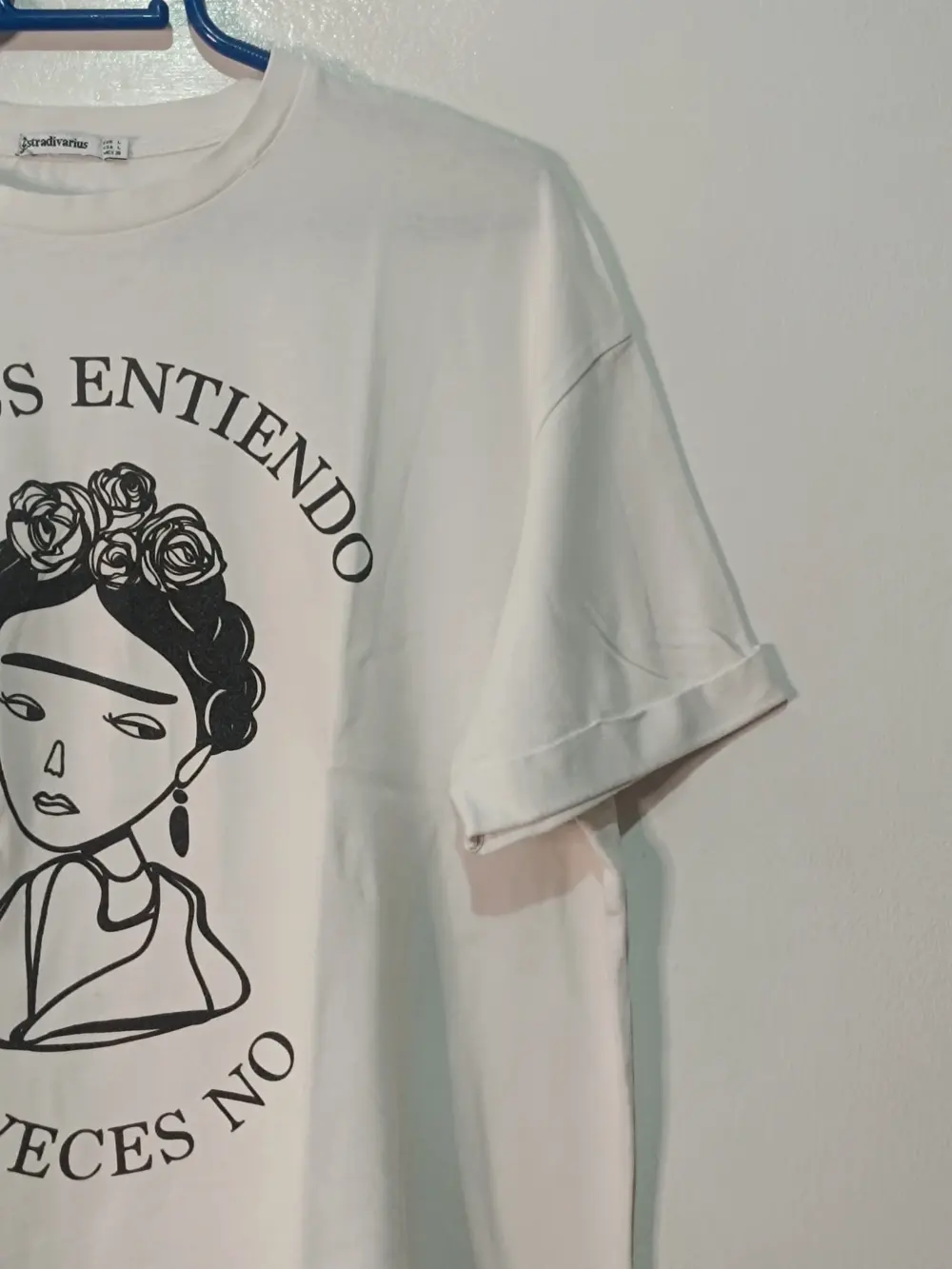 Camiseta Stradivarius Frida Kahlo "A besos entiendo a veces no" Talla L, foto 4