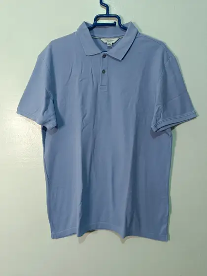 Polo Calvin Klein "Classic Fit" en 100% Pima cotton, color azul lavanda, talla M