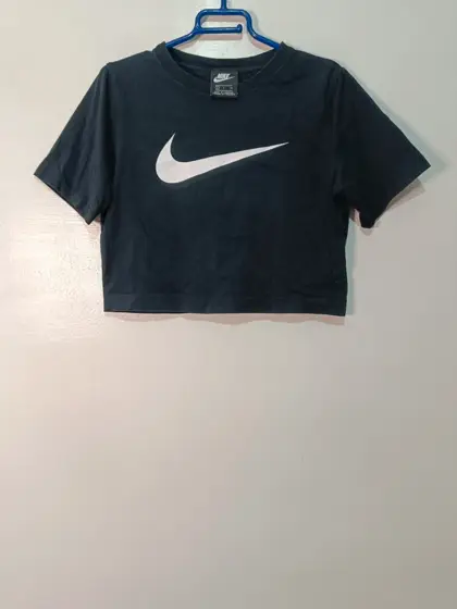 Crop Top Nike Swoosh Negra Talla S ver medidas