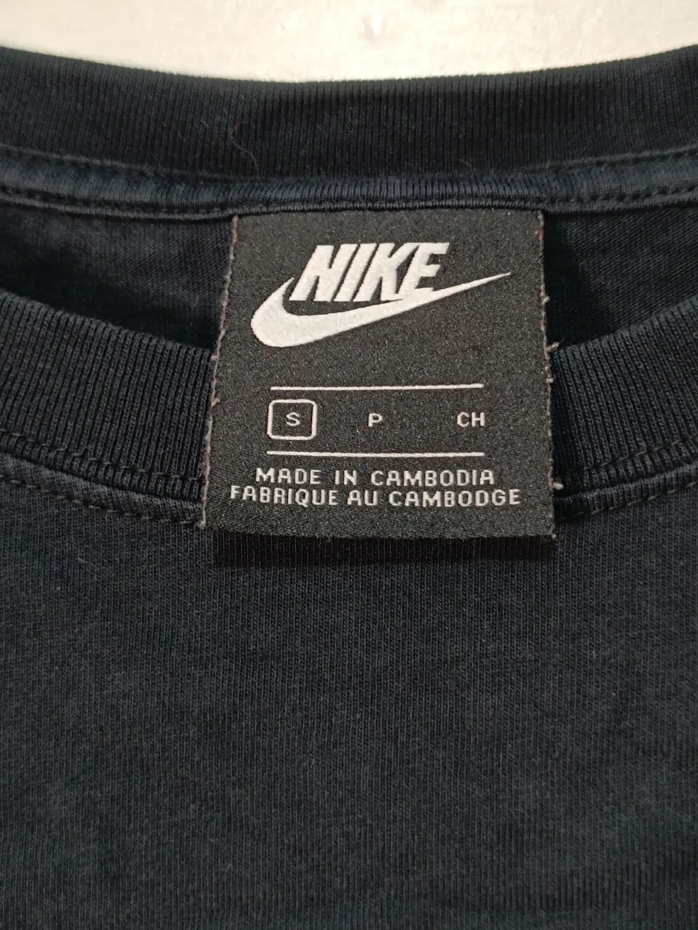 Crop Top Nike Swoosh Negra Talla S ver medidas, foto 5