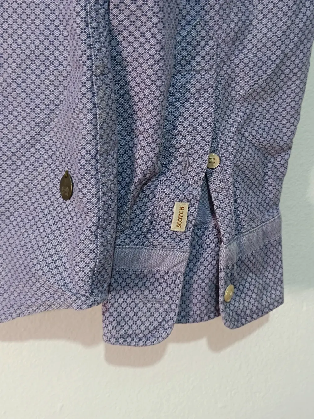 Camisa scotch & soda estampado geométrico lila azulado talla XL sirve para L ver medidas, foto 2