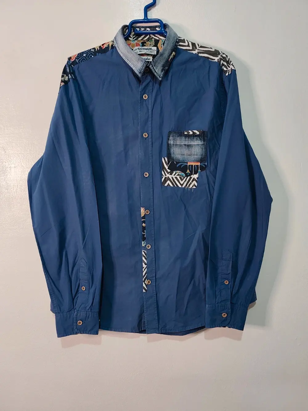 Camisa Desigual manga larga estampado patchwork étnico azul talla XL ver medidas