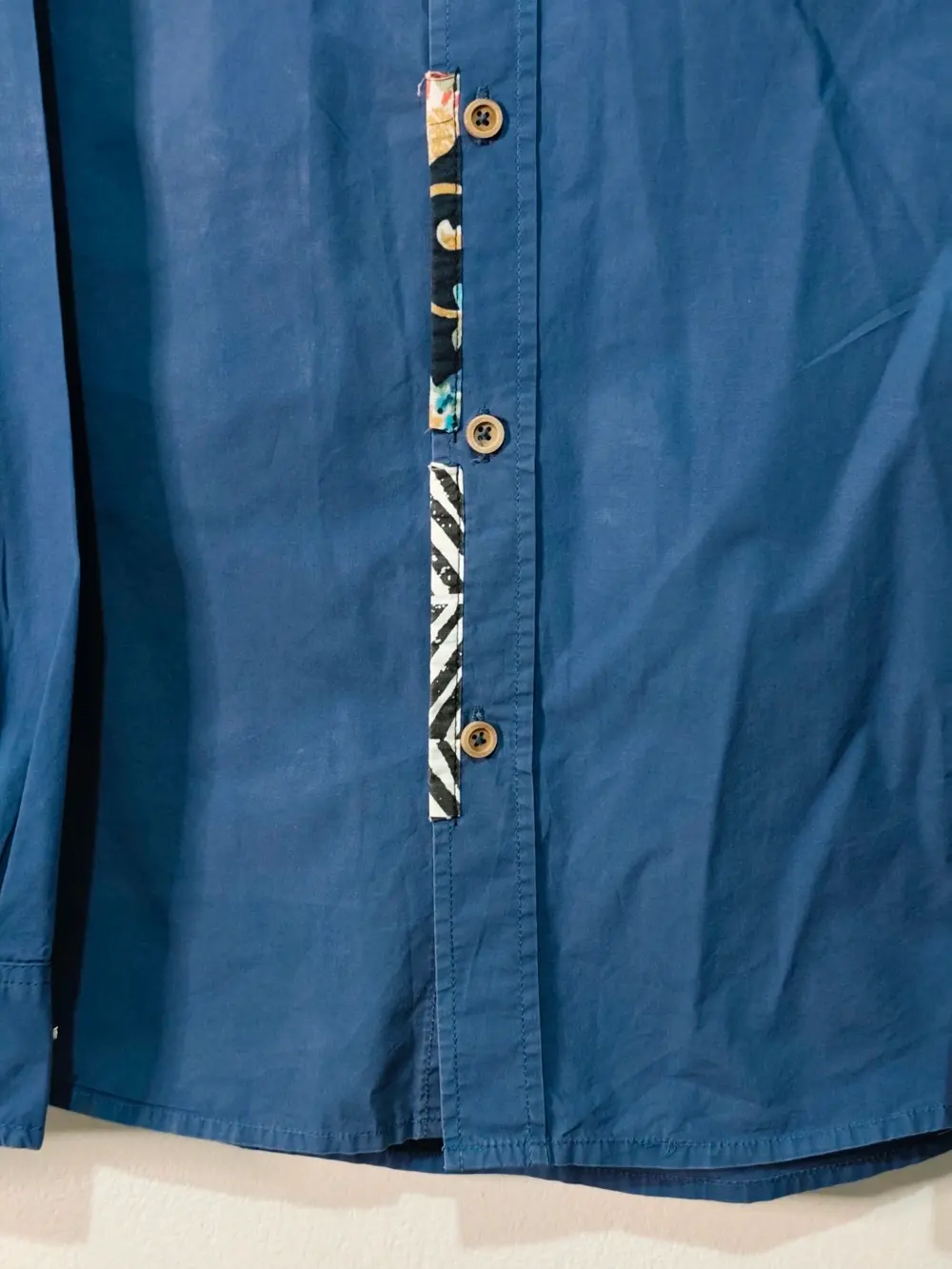 Camisa Desigual manga larga estampado patchwork étnico azul talla XL ver medidas, foto 4