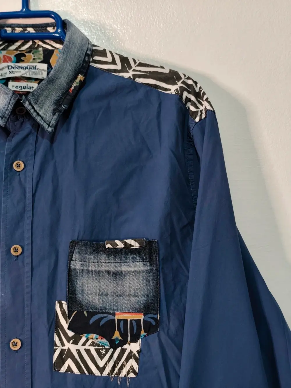 Camisa Desigual manga larga estampado patchwork étnico azul talla XL ver medidas, foto 5